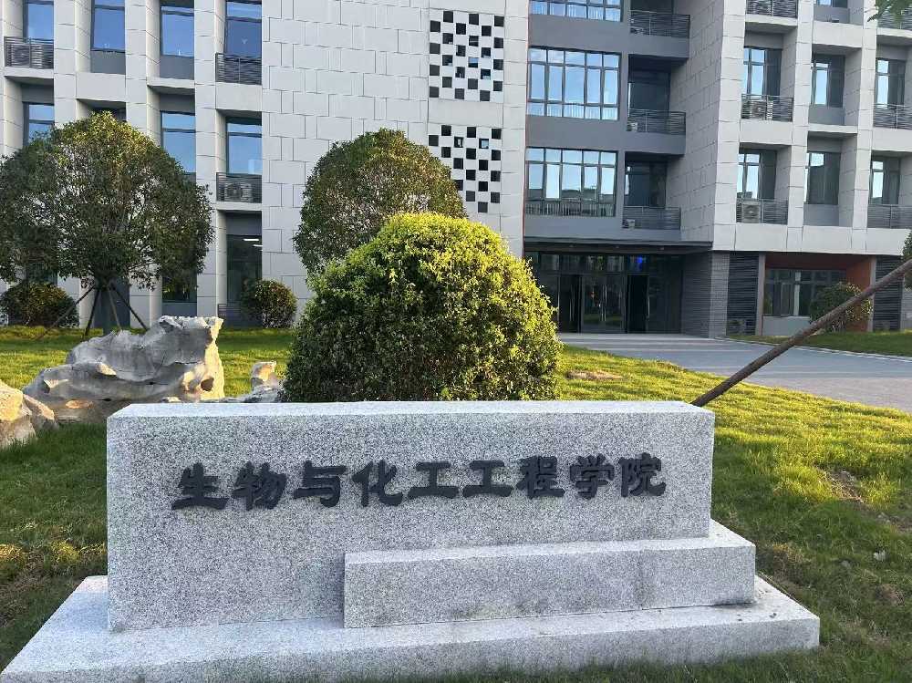 陵城区扬州职业大学体育场高杆灯项目